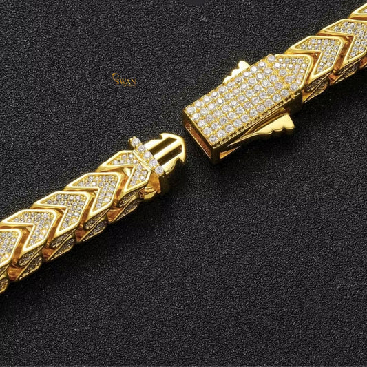 Gold and Silver Diamond Cuban Link Bracelet Iced Out Clasp Luxury Hip Hop Jewelry for Men and Women High Quality Statement Piece swandiamond