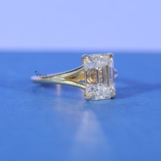 2.5CT Emerald Cut Lab Grown Diamond Split Shank Engagement Rings For Women